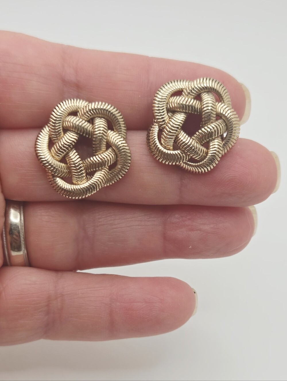 Vintage Gold Tone Ribbed Snake Chain Knot Stud Earrings